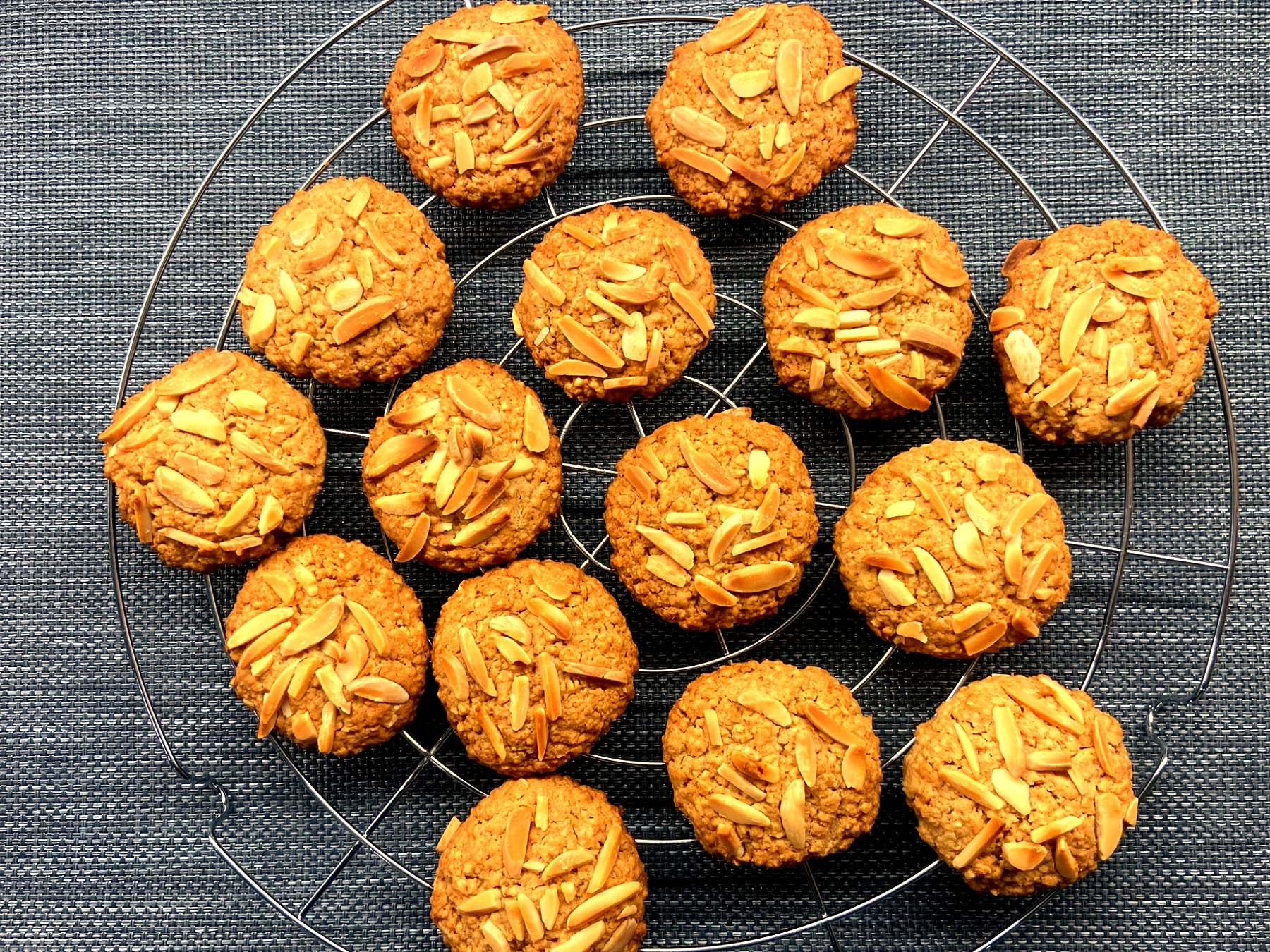 Bolachas de Aveia Crocantes com Amêndoa